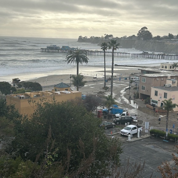 Meet your Posher, Janelle aka bohemiansales - Picture 3 of 15